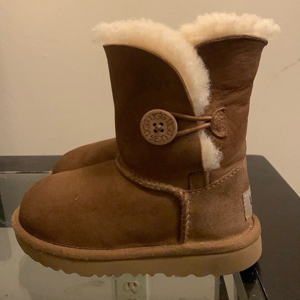 UGG boots, size 9 in girls, worn one winter.